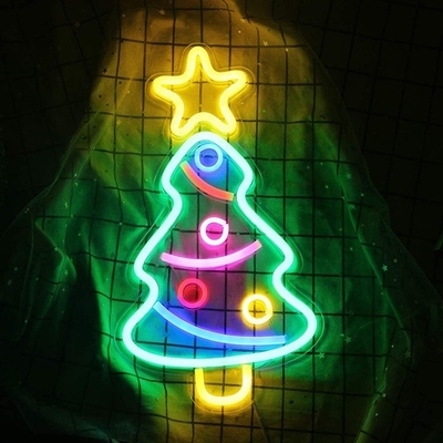 Lumière au néon sur l'arbre de Noël pour les décorations de fête