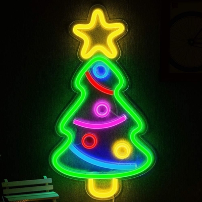 Lumière au néon sur l'arbre de Noël pour les décorations de fête