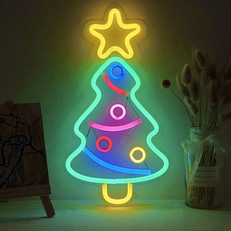 Lumière au néon sur l'arbre de Noël pour les décorations de fête